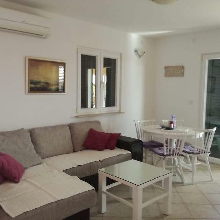 Apartman Dora Povljana Ngoại thất bức ảnh