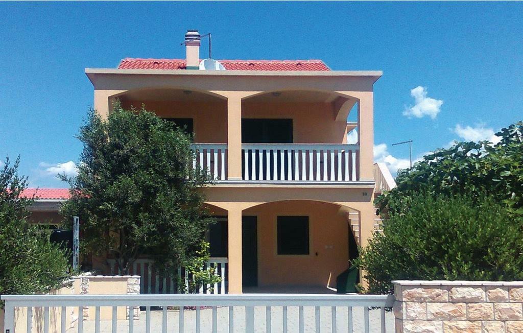 Apartman Dora Povljana Ngoại thất bức ảnh