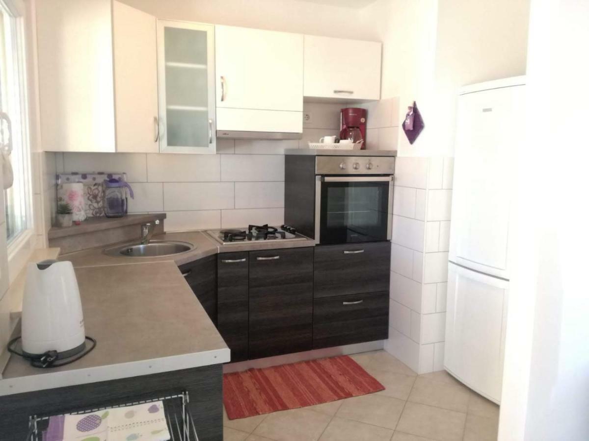 Apartman Dora Povljana Ngoại thất bức ảnh