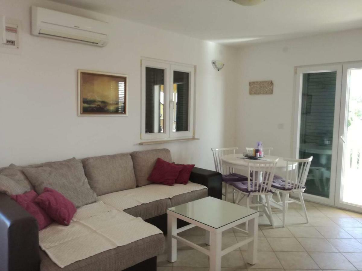 Apartman Dora Povljana Ngoại thất bức ảnh