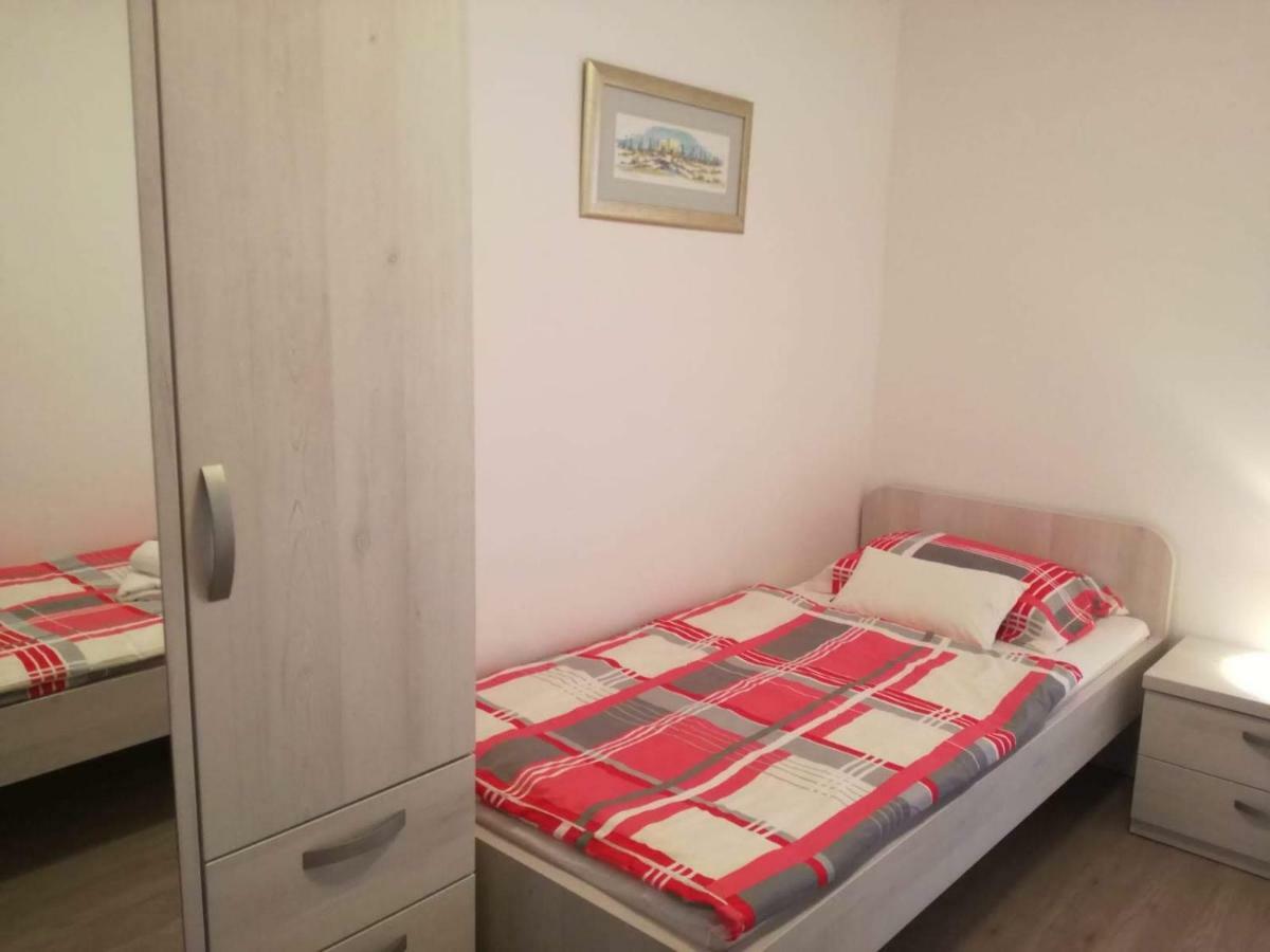 Apartman Dora Povljana Ngoại thất bức ảnh