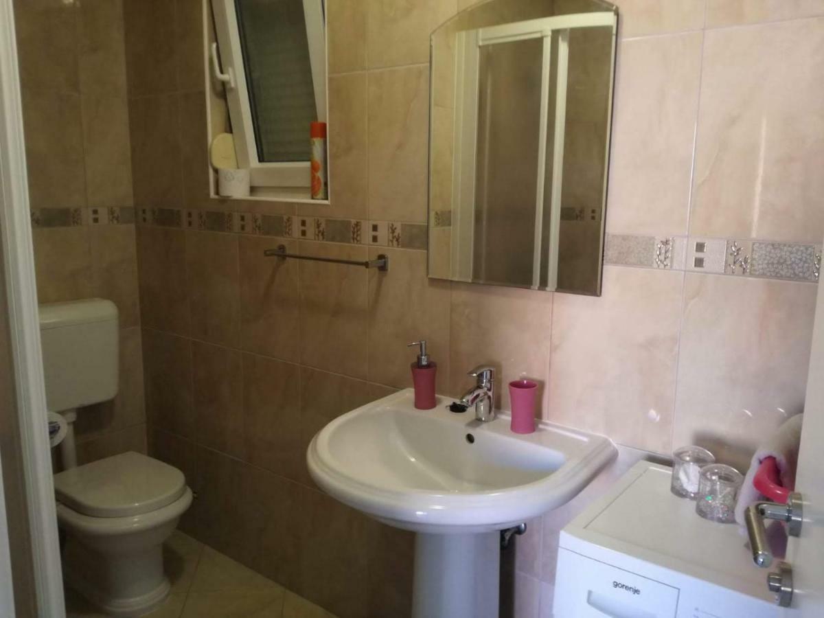 Apartman Dora Povljana Ngoại thất bức ảnh